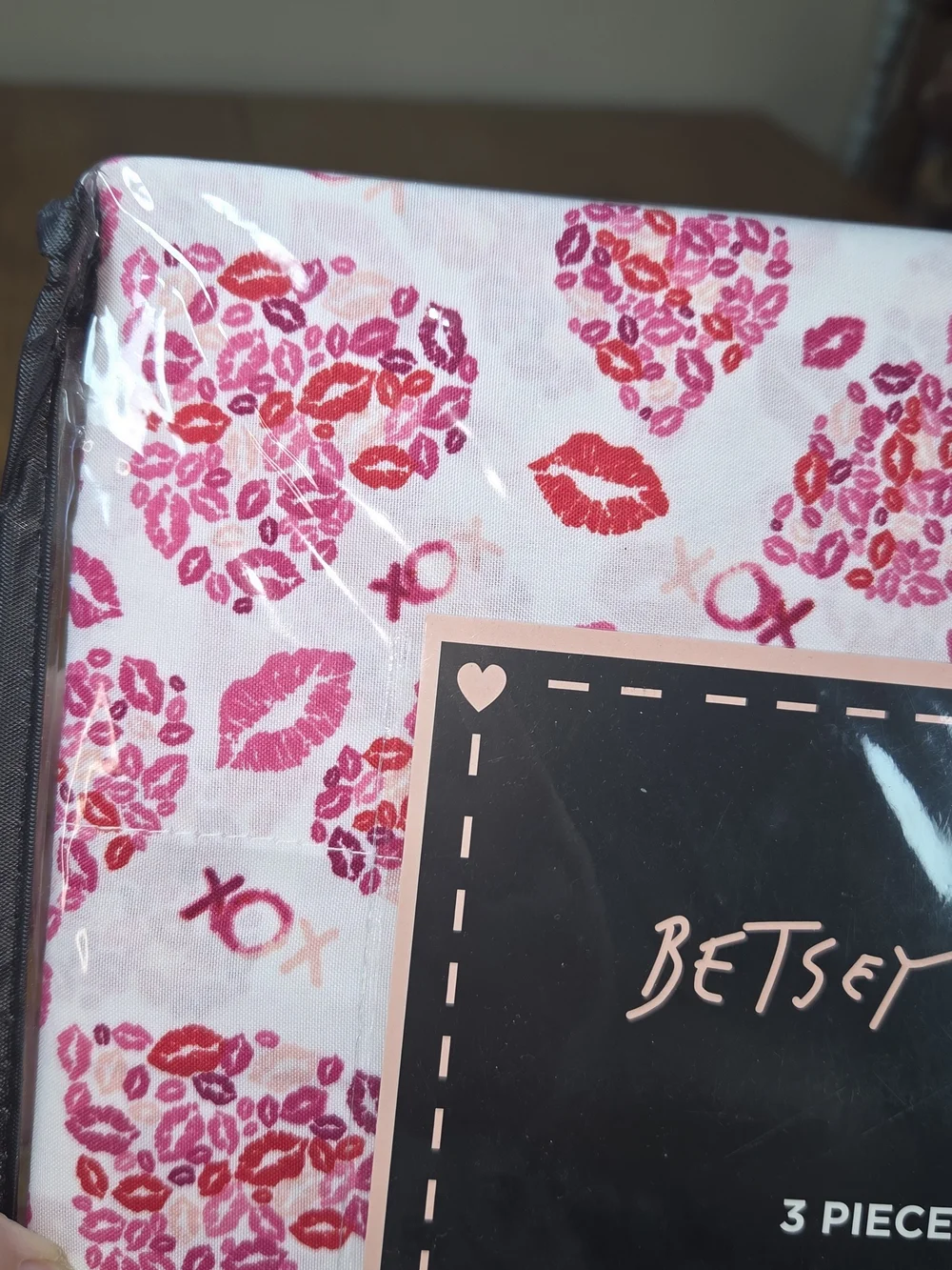 New Betsey Johnson Pink & Red Kiss Print 3 Piece Twin Sheet Set. CP